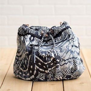 Lululemon wanderlust diversity bag